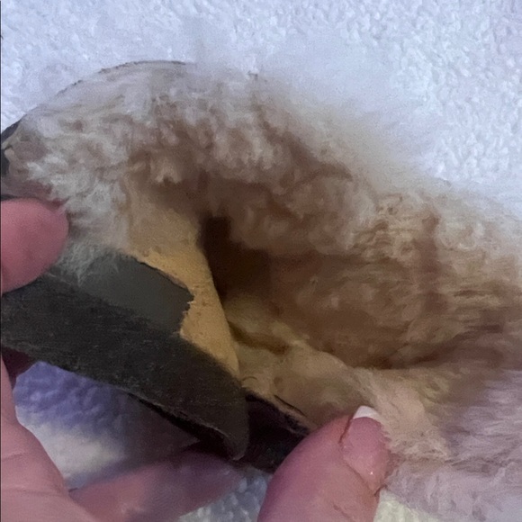 UGG brown  Shearling Infant Velcro Boots size 4.5T - Picture 4 of 10